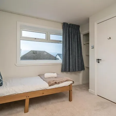 בית נופש Spacious 5-bed With Garden Parking - Pass The Keys