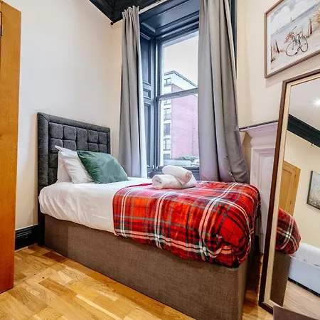 Mcdonalds House 12 Guests 10 Beds 15' Centre