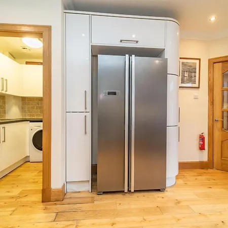 Family Friendly 3br Townhouse With 6 Beds And Parking * エディンバラ