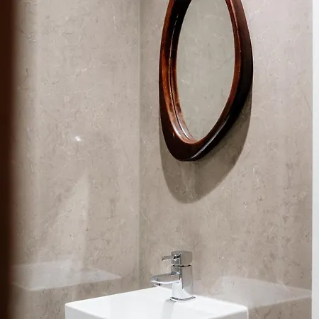 בית נופש Monty's - 10 Guests 7 Beds Centre