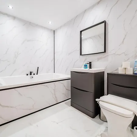 Mcdonalds House 12 Guests 10 Beds 15' Centre * Edynburg