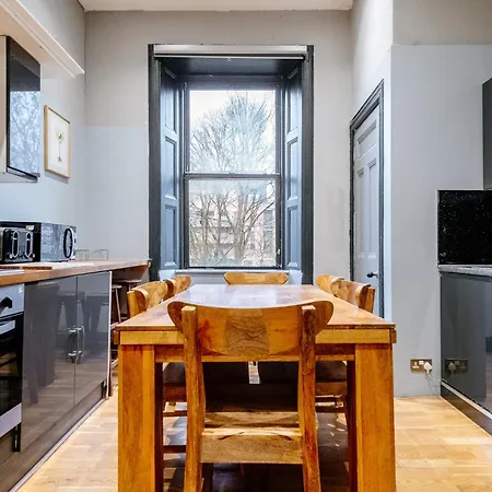 Mcdonalds House 12 Guests 10 Beds 15' Centre * Edynburg