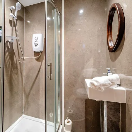 בית נופש Monty's - 10 Guests 7 Beds Centre