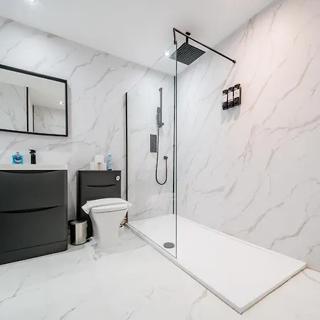 Dom wakacyjny Mcdonalds House 12 Guests 10 Beds 15' Centre Edynburg