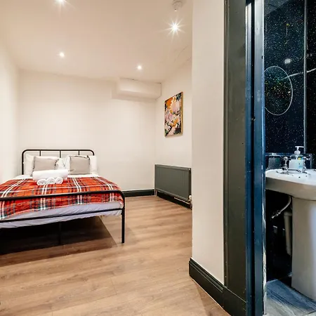 Сasa de vacaciones Mcdonalds House 10 Guests 10 Beds 15' Centre *