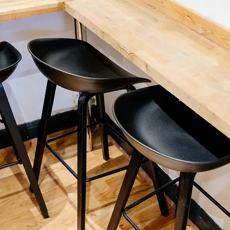 Mcdonalds House 12 Guests 10 Beds 15' Centre *