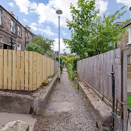 Stylish 2-bed Garden