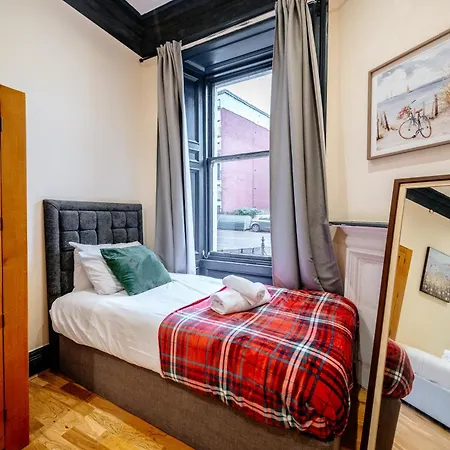 Dom wakacyjny Mcdonalds House 12 Guests 10 Beds 15' Centre Edynburg