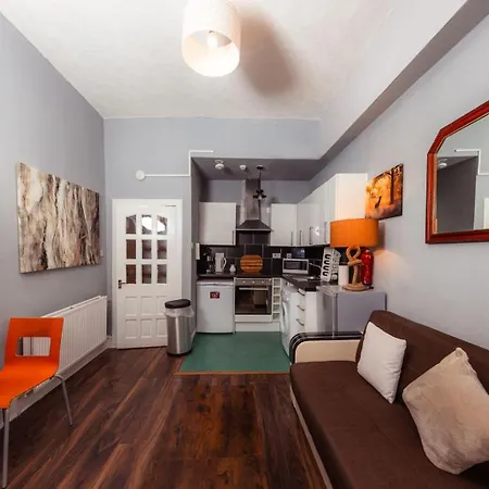 Calm, Cosy & Near Meadows 10 Apartamento *