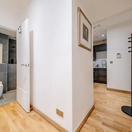 Milton's Place Sleeps 5, 10 Minutes Walk To Royal Mile * Edynburg