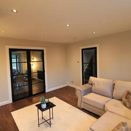 West Luxury 5 Bedroom