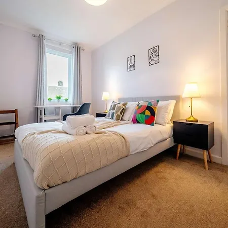 Bright Sleep 4 15 Minute Centre Free Parking Neaby דירה