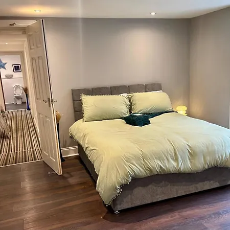 Lovely Quiet Flat Near Centre * אדינבורו