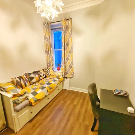 Two-bedroom Retreat Close To Sites Apartment
