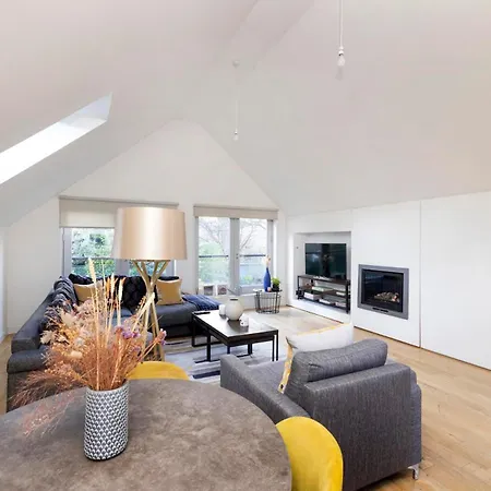 아파트 Chic 3-bedroom 2-storey House Near Centre With Free Parking