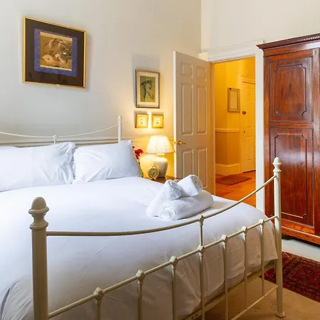 Regal 2bd Georgian Flat In The Heart Of אדינבורו