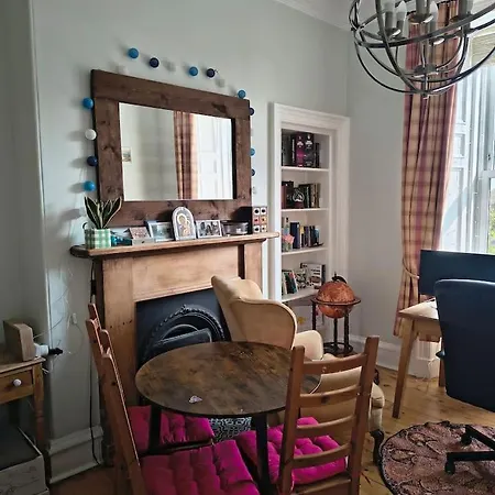 Charming Flat For Couples & Families *