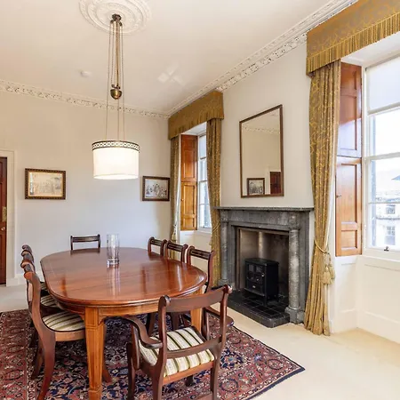 Apartman Floor, Central, Spacious, Period With Park Views