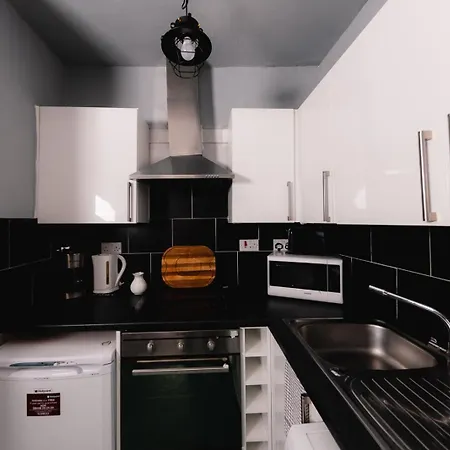 Calm, Cosy & Near Meadows 10 アパート