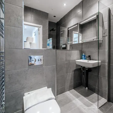 דירה Milton's Place Sleeps 5, 10 Minutes Walk To Royal Mile אדינבורו