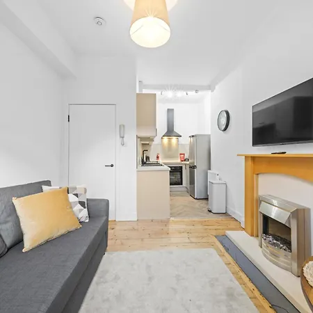 City-close 1-bedroom - * Edynburg