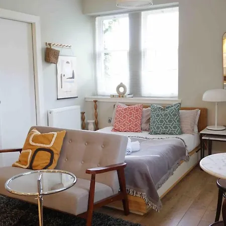 Fully Licensed In Peaceful Neighbourhood