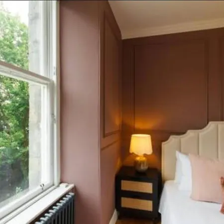 Cosy Stylish Flat - Pass The Keys Edinburgh