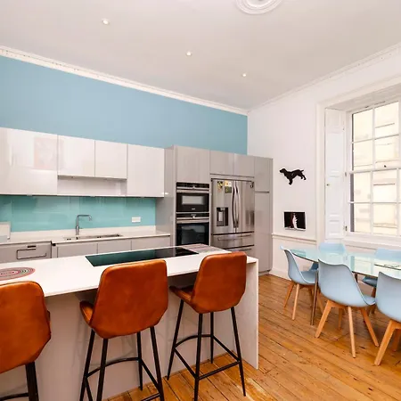 Luxury Family Flat In New Town *