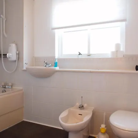 Fettes - Homely 2bd In Quiet Development * Edinburgh