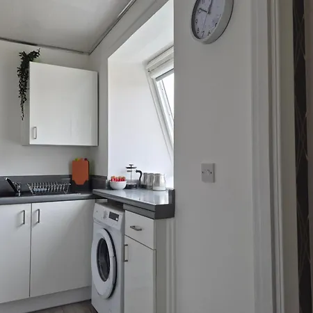 Bright 2 Bedroom Apartment, Close To Uni, Free Parking, Fast Wi-fi Apartament *