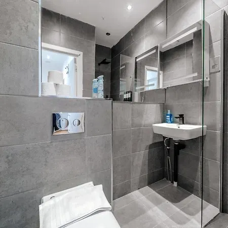 Milton's Place Sleeps 5, 10 Minutes Walk To Royal Mile * Edynburg