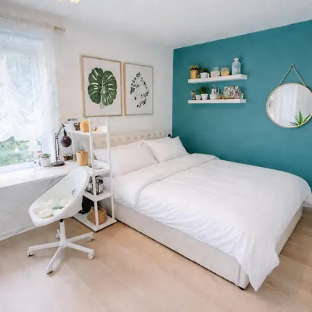 Holyrood Holidays Apartment *