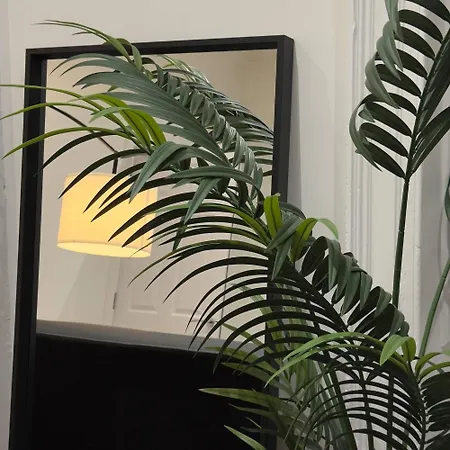 Cosy Modern On Leith Walk Apartment *