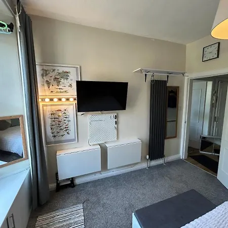 Charming Leith Retreat - Walk To The Shore * Edinburgh