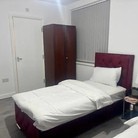 דירה Cozy With 2 Single Beds