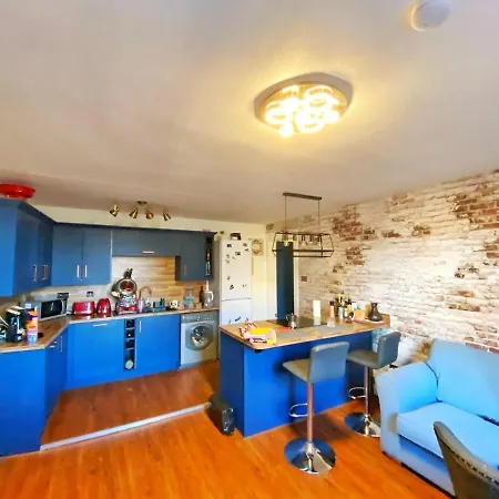 Two-bedroom Retreat Close To Sites דירה *