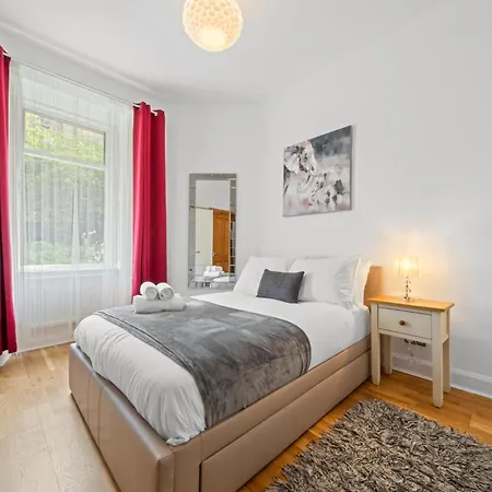 Modern Holyrood 1 Bedroom - *