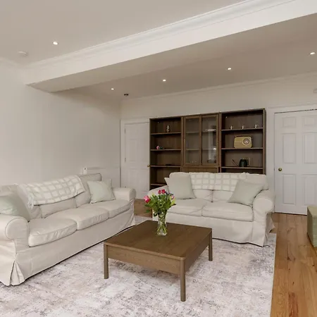 Апартаменты Elegant 2-bedroom In New Town Near Princes Street *