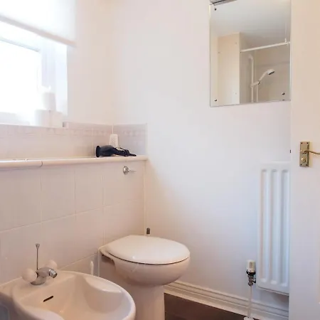Fettes - Homely 2bd In Quiet Development Daire Edinburgh