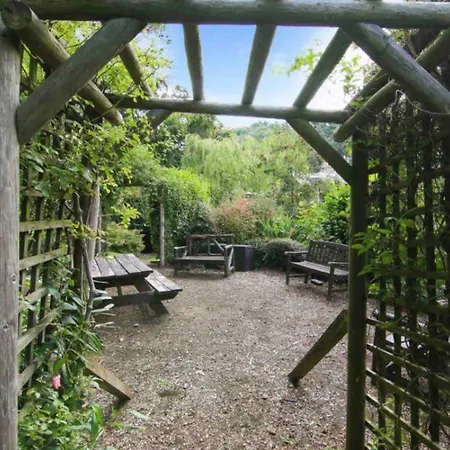 Tranquil 2 Bed Flat, Free Parking, Near Murrayfield & Centre Apartmán *