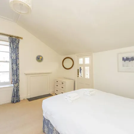 Floor, Central, Spacious, Period With Park Views Edimburgo