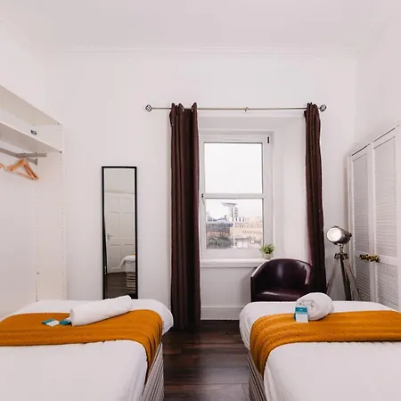 Calm, Cosy & Near Meadows 10