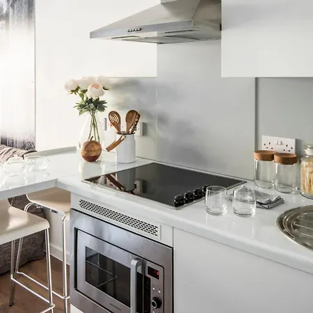 For Students Only - Gateway In Edimburgo