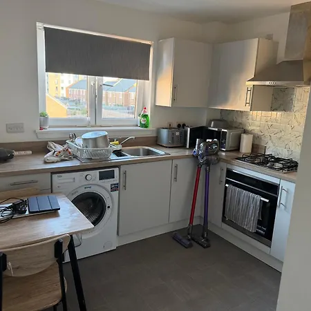 One Bedroom Near Royal Infirmary & Easy Access To Centre شقة *