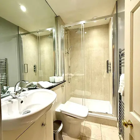 아파트 Cozy 1 Bed Garden Flat In The New Town Centre *