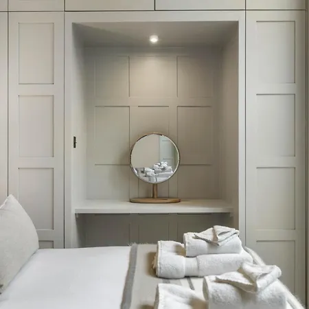 Stylish Georgian Main Door Διαμέρισμα