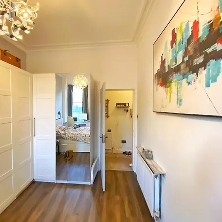 Two-bedroom Retreat Close To Sites Apartment Edinburgh