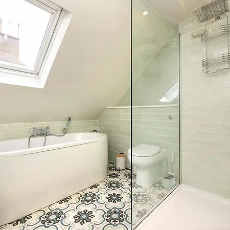 Luxury Family Flat In New Town דירה *