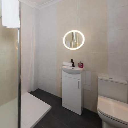 Lovely By Calton Hill 아파트