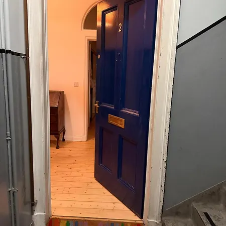 Luxurious Victorian 3 Bed Flat In The Heart Of *